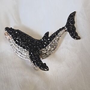 🍒 Whale Rhinestone Brooch or Pendant